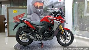 நண்பர்களுடன் ஜாலியா டிரிப் அடிக்கலாம்... குறைவான விலையில் ஹோண்டாவின் அட்வென்ஜர் டூரர் பைக்... எவ்ளோ தெரியுமா?