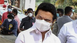 இதை யாருமே எதிர்பாக்கல... டோல்கேட் விஷயத்தில் தமிழக அரசு சூப்பரான முடிவு... என்னனு தெரிஞ்சா சந்தோஷப்படுவீங்க!