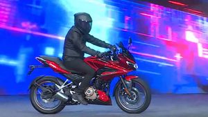 புதிய பஜாஜ் பல்சர் 250 vs யமஹா எஃப்.இசட்25 vs சுஸுகி ஜிக்ஸெர்250!! 250சிசி-யில் எந்த பைக்கை தேர்வு செய்யலாம்?
