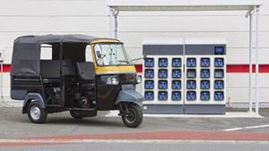 சார்ஜ் தீர்ந்த பேட்டரியை கொடுத்து, முழு-சார்ஜ் பேட்டரியை பெற்று கொள்ளலாம்!! ஹோண்டாவின் பேட்டரி பகிர்வு சேவை