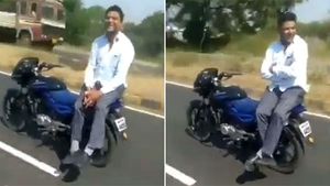 ‘இந்தியாவின் ஓட்டுனர்-இல்லா மோட்டார்சைக்கிள்’- நகைச்சுவையாக இணையத்தில் வைரலாகும் வீடியோ!! 