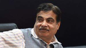 சூப்பர்...  நெடுஞ்சாலைகளில் ஒன்றிய அரசு செய்ய போகும் நல்ல காரியம்... என்னனு தெரிஞ்சா ரொம்ப சந்தோஷப்படுவீங்க!