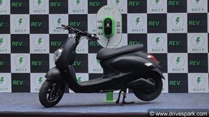 பெரிய மாத்திரைபோல் காட்சியளிக்கும் இக்கருவியில் இவ்ளோ வசதிகளா? BOLT மின் வாகன சார்ஜர் பற்றி விளக்கும் வீடியோ! 