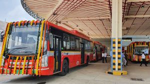 டீசல் பஸ்கள் அவ்ளோதான்... இனி அம்புட்டும் எலெக்ட்ரிக் பஸ்ஸா ஓடப்போகுது... இந்த ஊர்க்காரங்க குடுத்து வெச்சவங்க!