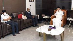 தமிழக முதல்வரை நேரில் சந்தித்த Tata Group தலைவர்... Ford தொழிலாளர்களுக்கு விரைவில் நல்ல பதில் காத்திருக்கு!