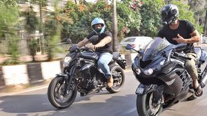 பைக்கை வாங்கி குவிச்சு வச்சிருக்காரு! இவர்தாங்க உண்மையான டூ-வீலர் லவ்வர்! வீடியோவ பாத்தீங்க மிரண்டுருவீங்க!