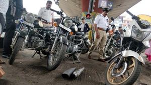 எவ்ளோ சொன்னாலும் கேக்க மாட்றாங்க... பைக் உரிமையாளர்களுக்கு எதிராக கடும் நடவடிக்கை... ஏன் தெரியுமா?