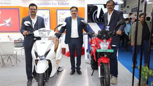 இந்தியாவில் 3 புதிய எலெக்ட்ரிக் டூவீலர்கள் அறிமுகம்... ஒரு முறை சார்ஜ் செய்தால் எவ்வளவு கிமீ ஓட்டலாம் தெரியுமா