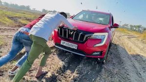 முன்-சக்கர-ட்ரைவ் கார்களை ஆஃப்-ரோடுகளுக்கு எடுத்த செல்லக்கூடாது என்பதற்கு இதுவே உதாரணம்!! வீடியோ