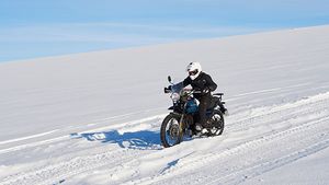 பனி பாறைகள் நிறைந்த தென் துருவத்திற்கு பயணிக்கும் Himalayan! ரைடர் சந்தோஷ் உடனான நேரடி உரையாடல்! வீடியோ!