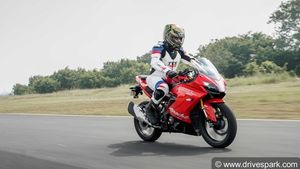 “கூட்டணி தொடரும், எலக்ட்ரிக் 2-வீலர்களை உருவாக்கவுள்ளோம்”- டிவிஎஸ்- பிஎம்டபிள்யூ கூட்டாக சேர்ந்து அறிவிப்பு!!