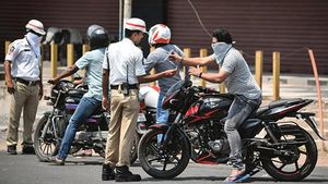 டிச.31ஆம் தேதி இரவு பைக்கில் வெளியே செல்லலாமா? ஒமிக்ரான் வேற பரவுது... தமிழக அரசின் பதில் இதுதான்!!
