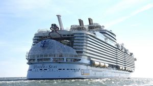 தயார் நிலையில் உலகின் மிக பெரிய கப்பல்... இதுல ஒரு முறையாவது போய்ட்டு வந்துடனும்! செம்ம பிரமாண்டமா இருக்கு!