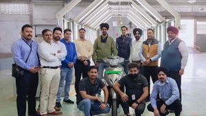 மஹிந்திராவின் தொழிற்சாலையில் இருந்து ஹீரோ எலக்ட்ரிக்கின் முதல் இவி!! இனி தயாரிப்பு எல்லாமே இங்க தான்!