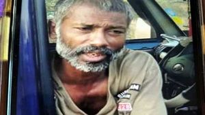 போலீஸ் ஸ்டேஷனுக்குள் புகுந்து காரை திருடி சென்ற மன நோயாளி... காரணம் தெரிந்தால் விழுந்து விழுந்து சிரிப்பீங்க!