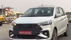 மாருதி எர்டிகா ஃபேஸ்லிஃப்ட் காரில் புதியதாக அப்டேட்கள் இவ்வளவுதானா!! பொது சாலையில் சோதனை!