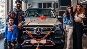 பாலிவுட்ல டிவி ஆங்கரா இருக்கவரே இவ்ளோ விலை உயர்ந்த காரை வாங்கியிருக்காரா!.. ரேட்ட பத்தி மட்டும் கேட்றாதீங்க!