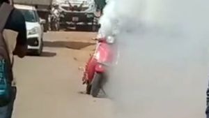 பற்றி எரியும் எலெக்ட்ரிக் ஸ்கூட்டர்கள்... உயிர்களை காவு வாங்குவதால் அதிர்ச்சி... ஒரே வாரத்தில் 4 சம்பவங்கள்!