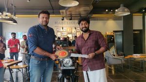 லிமிடெட் எடிசன் ராயல் என்பீல்டு 650 ட்வின்ஸ் பைக்குகளின் டெலிவிரி ஸ்டார்ட்!! செம்ம குஷியில் பிரபலங்கள்!