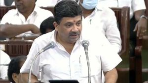 2022 தமிழக பட்ஜெட்: புதியதாக 500 எலக்ட்ரிக் பேருந்துகள்!! 6 வழிச்சாலையாக மாறும் கிழக்கு கடற்கரை சாலை!
