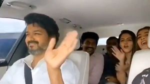 விஜய் தனது பீஸ்ட் பட குழுவை ஒரு ரவுண்டு கூட்டி போன ரோல்ஸ் ராய்ஸ் காரோட விலை இவ்வளவா... தலையே சுத்துது!!