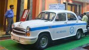 இந்தியர்களே தயாரா?.. புதிய அவதாரத்தில் மீண்டும் இந்தியாவில் விற்பனைக்கு வர தயாராகிறது அம்பாசிடர்...