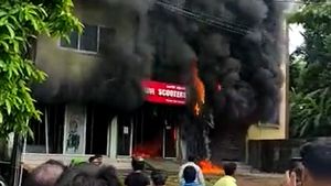 தீ பிடித்த ஓகினாவா ஷோரூம்... காரணம் எலெக்ட்ரிக் ஸ்கூட்டர் இல்லையாம்... அப்ப வேற என்ன?