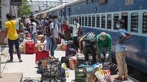 இனி ரயில்களில் மூட்டை மூட்டையாக லக்கேஜ்களை எடுத்து செல்ல முடியாது! இதற்கும் கட்டணம் போட்டுட்டாங்க!