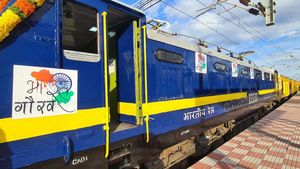 கோவை-டூ-ஷீரடி செல்லும் தனியார் ரயில்... ரயில் டிக்கெட்டை எங்கு வாங்கலாம்?.. கட்டணம் எவ்வளவு?.. இதோ முழு விபரம்