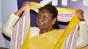 புதிய குடியரசு தலைவரின் கார் இவ்வளவு பாதுகாப்பானதா? விஷ வாயு, வெடிகுண்டு எதுவா இருந்தாலும் அசால்ட் பண்ணிடும்!