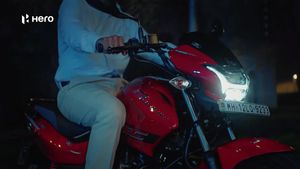 H-வடிவ ஹெட்லைட் உடன் அசரடிக்கும் புதிய ஹீரோ பேஷன் எக்ஸ்டெக்!! விலை ரூ.75 ஆயிரத்தில் இருந்து ஆரம்பம்!