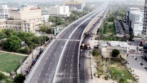 இனி நெடுஞ்சாலைகளில் டிராக் அமைக்க திட்டம் போடும் மத்திய அரசு! இதுக்கு எவ்வளவு டோல் கேட் கட்டணம் கேட்பாங்களோ?