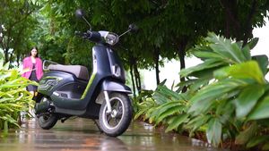 ஓலா எலெக்ட்ரிக் ஸ்கூட்டருக்கு டஃப் கொடுக்கும் ஐவூமி ஜீட்எக்ஸ் எலெக்ட்ரிக் ஸ்கூட்டர்...