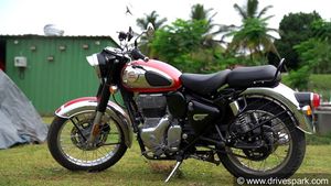 இப்பவே இவ்ளோ மாஸ்... இன்னும் போக போக டாப்ல எகிற போகுது... கெத்து காட்டும் ராயல் என்பீல்டு பைக்குகள்!