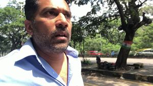 நடுரோட்டில் காரை விட்டுவிட்டு, 3கிமீ-க்கு ஓடியே சென்ற மருத்துவர்!! எதற்காகனு தெரிஞ்சா நீங்களும் பாராட்டுவீங்க!