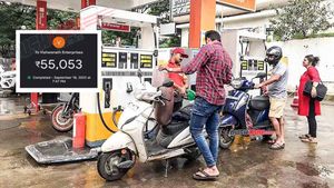 டேங்க் ஃபுல் பண்ண ரூ. 55 ஆயிரம் செலுத்திய ஹோண்டா ஆக்டிவா உரிமையாளர்... தானேவில் அரங்கேறிய விசித்திர சம்பவம்!