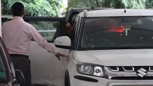 ரொம்பவும் சிம்பிளான காரில் வலம் வரும் நடிகை... இப்படியும் ஒரு நடிகையா?.. ஆச்சரியத்தில் திகைத்துபோன ரசிகர்கள்!