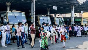 பஸ் டிரைவர், கண்டக்டர்களுக்கு ஆப்பு... அதிகாரிகள் அதிரடியில் வசமா மாட்டிகிட்டாங்க... இதைதான் எதிர்பாத்தோம்!