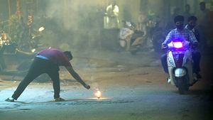ஒரு சின்ன நெருப்பு பொறி போதும் முழு வண்டியையும் விழுங்க... தீபாவளி நேரத்துல வாகனங்களை பாதுகாக்கும் வழிமுறைகள்!