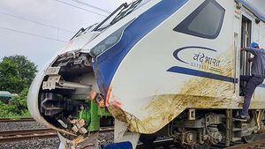 6 நாளில் சுக்குநூறாக உடைந்த வந்தே பாரத் ரயில், உண்மையில் வெறும் சோப்பு டப்பா தானா?  உண்மை என்ன? 