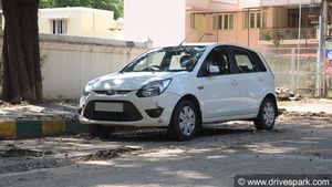காரை பார்க்கிங்ல போட்டுட்டு வெளியூர் போயிடீங்களா?  திரும்ப கார எடுக்கும் போது இதெல்லாம் செக் பண்ணிக்கோங்க!