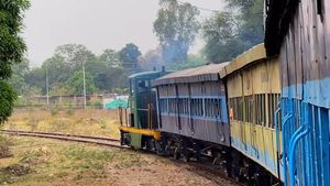 டிக்கெட் கிடையாது... 73 வருடங்களாக இலவசமாக இயங்கும் ரயில்!! அதுவும் இந்த சூப்பரான பகுதியிலயா...