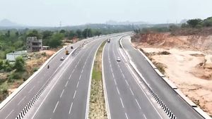 சென்னையில பஸ் ஏறிப் படத்தை போட்டா படம் கிளைமேக்ஸ் வரதுக்குள்ள பஸ் பெங்களூருக்கு போய்விடும்!