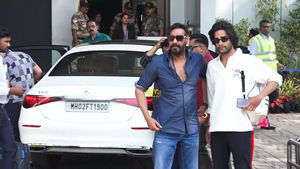 இவரிடம் இந்த பென்ஸ் காரும் உள்ளதா... வெள்ளை நிற லக்சரி பென்ஸ் காரில் வந்து இறங்கிய பிரபல நடிகர்!!