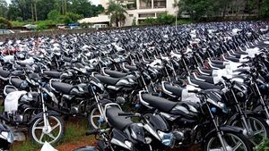 பெட்ரோல் வண்டி ரிஜிஸ்ட்ரேஷன் திடீரென நிறுத்தம்! தலையில குண்டை தூக்கி போட்டுட்டாங்க! அரசின் அதிரடியால் ஷாக்!