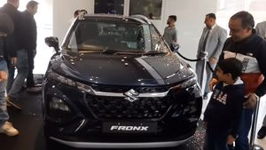 மாருதி ஷோரூம்ல கூட்டம் குவியுது... எல்லாம் இந்த காரை பாக்கதான்... விற்பனையகங்களுக்கு வர தொடங்கிய ஃப்ரான்க்ஸ்!