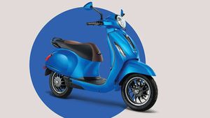 பஜாஜ் சேத்தக் எலக்ட்ரிக் ஸ்கூட்டரை இனி இந்த எடிசனில் வாங்க வேண்டியதுதான்!! ஆனால் விலையை மட்டும் கேட்காதீங்க...