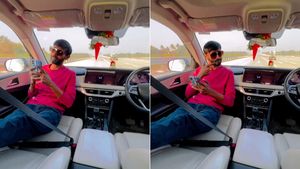 டிரைவரே இல்லாமல் தானா ஓடும் மஹிந்திரா எக்ஸ்யூ 700 கார்! இது எப்படி சாத்தியம்? 