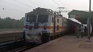 மெட்ரோ இரயில் காலத்திற்கு வந்துவிட்டோம்... ஆனா இந்தியாவில் ஒரு மாநிலத்தில் இப்போதுதான் முதல் எலக்ட்ரிக் இரயில்