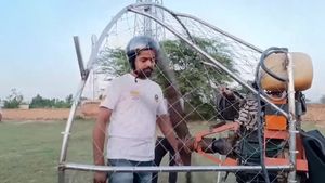 இந்திய விமான படையில் பணி... பள்ளி படிப்பைகூட முடிக்காத சைக்கிள் மெக்கானிக்கிற்கு வீடு தேடி வந்த ஜாக்பாட்!
